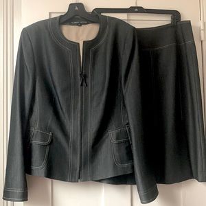 Albert Nipon skirt suit in charcoal gray. Size 10.